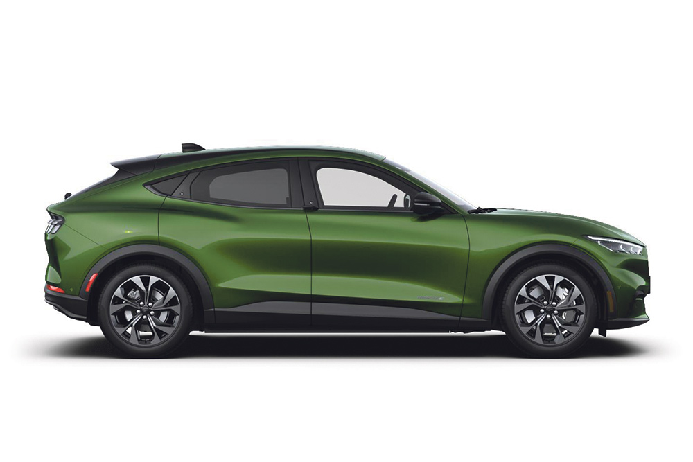  En rød elektrisk Ford Mustang Mach-E .