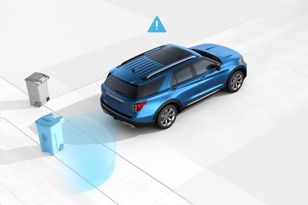 Diagram of a blue Ford vehicle demonstrating reverse brake assist with a blue band recognising bins.