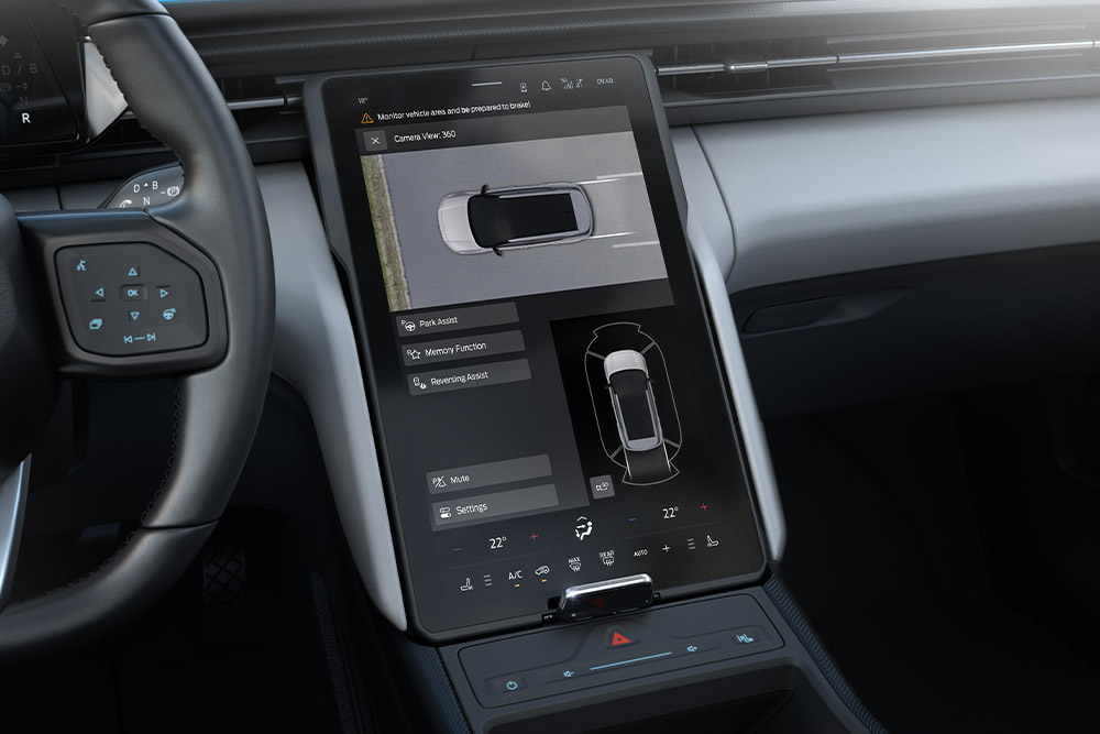 Nærbilde av dashbordet på en Ford Explorer® som viser de tekniske egenskapene. 