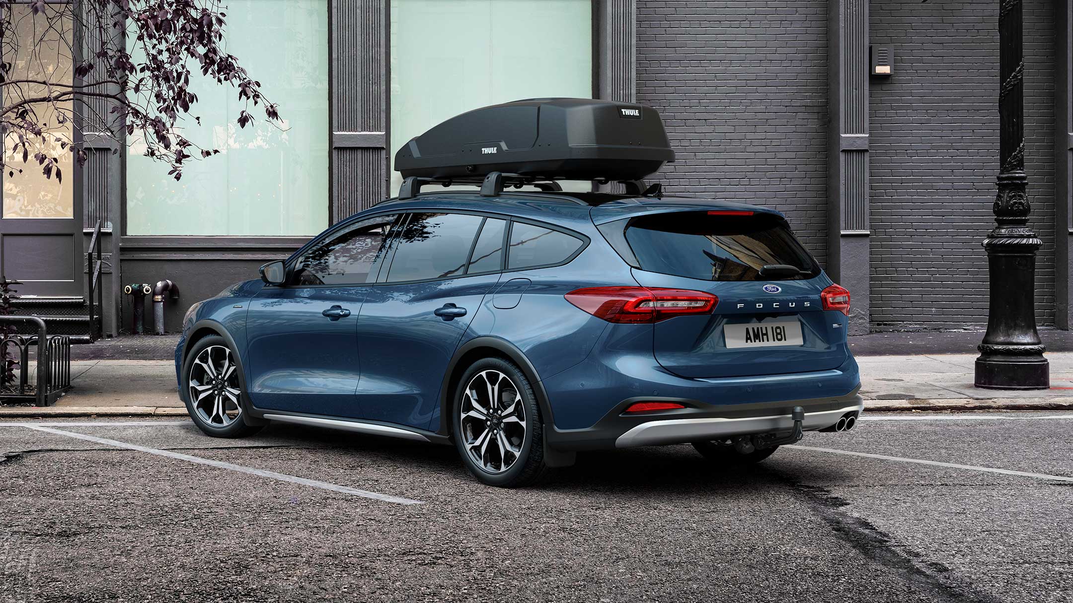 Thule taktilbehør på parkert Focus